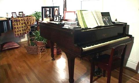 EWS piano